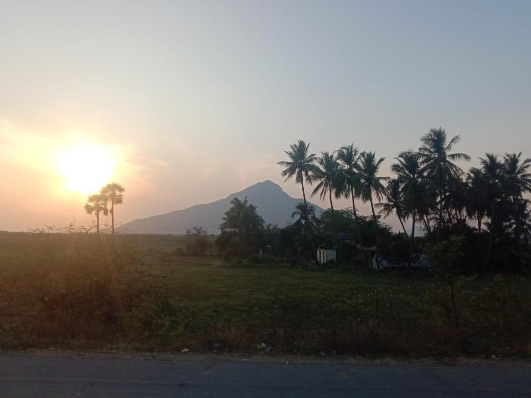 Sri Shankaraa Guest House Tiruvannāmalai Екстериор снимка